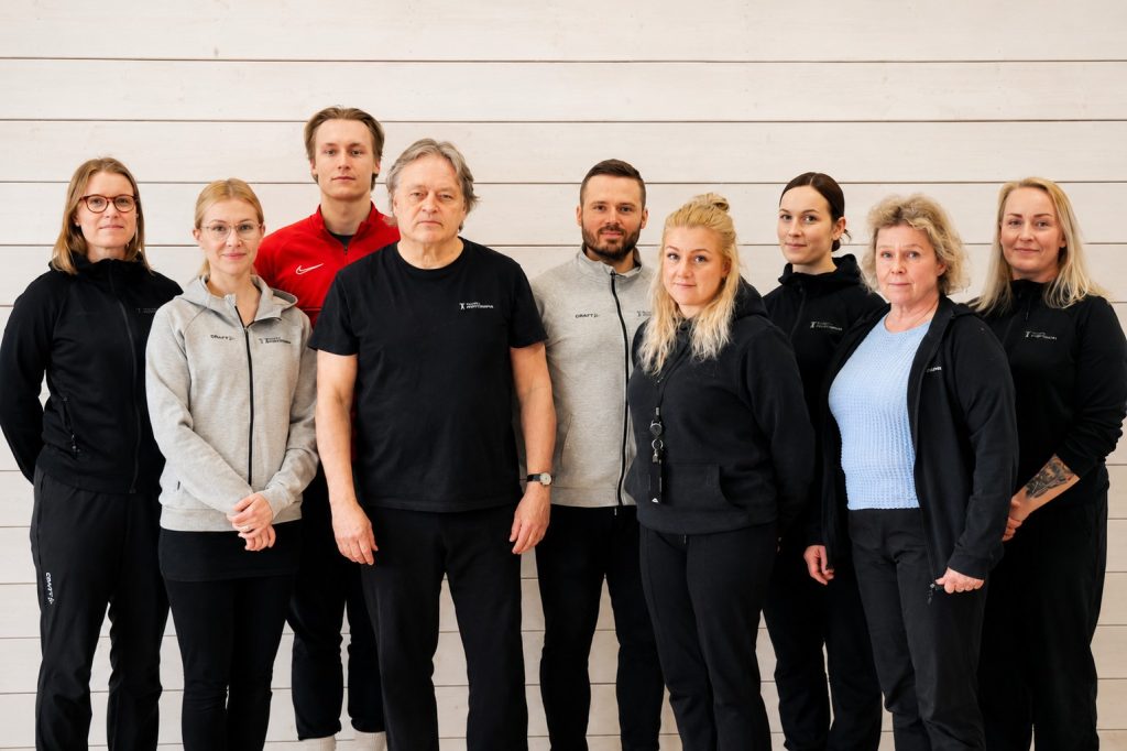Kuvassa henkilökunta kuvattuna vasemmalta Mari Mikkola, Meri Möttönen, Antti Karjaluoto, Juha-Pekka Salomäki, Santtu Salomäki, Heidi Pisilä, Pinja Kallio, Päivi Salomäki, Tiia Kuokkanen.